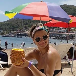 Meet your Posher, Alexandra